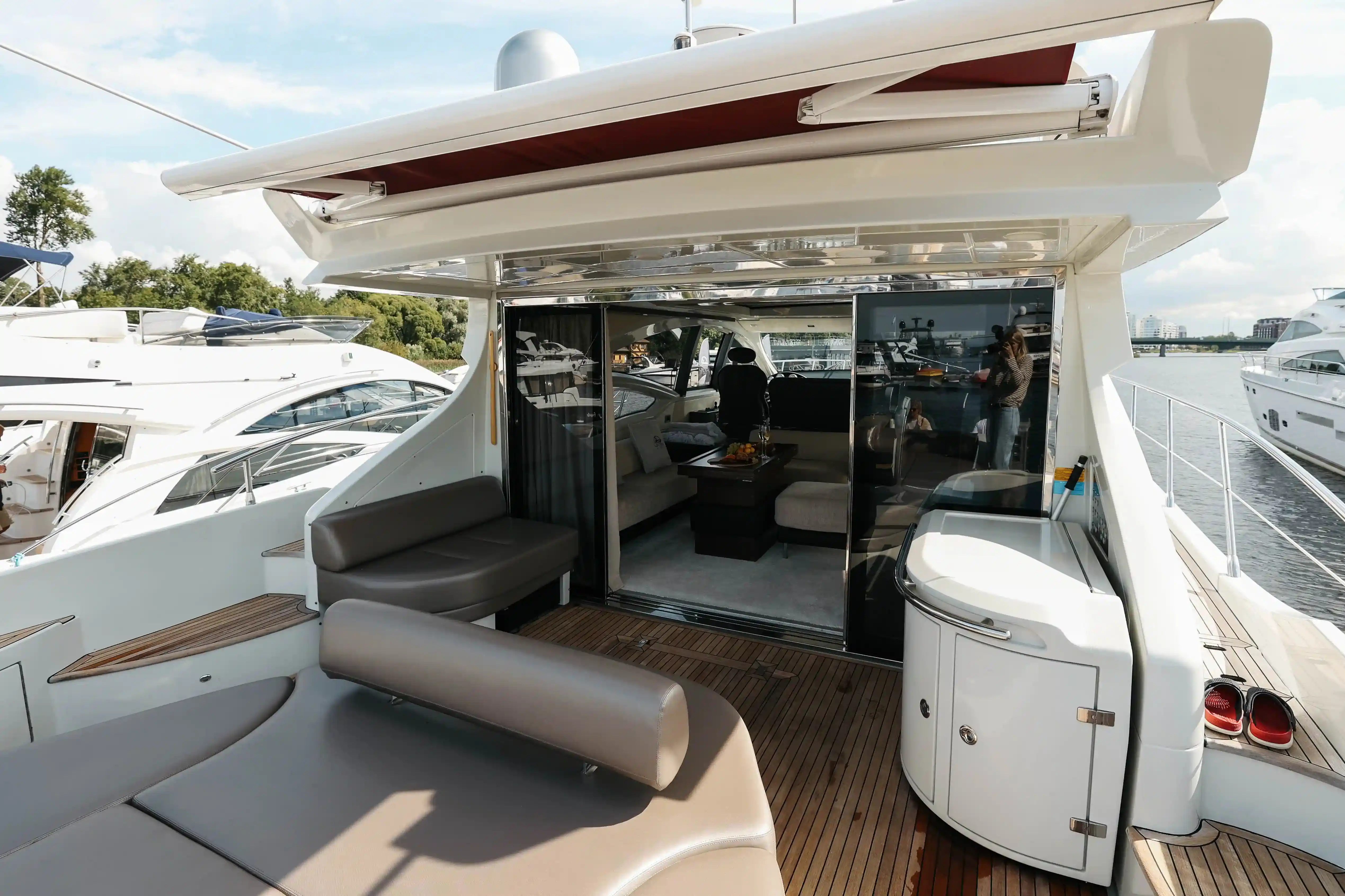 Аренда яхты AZIMUT 62 image- 11